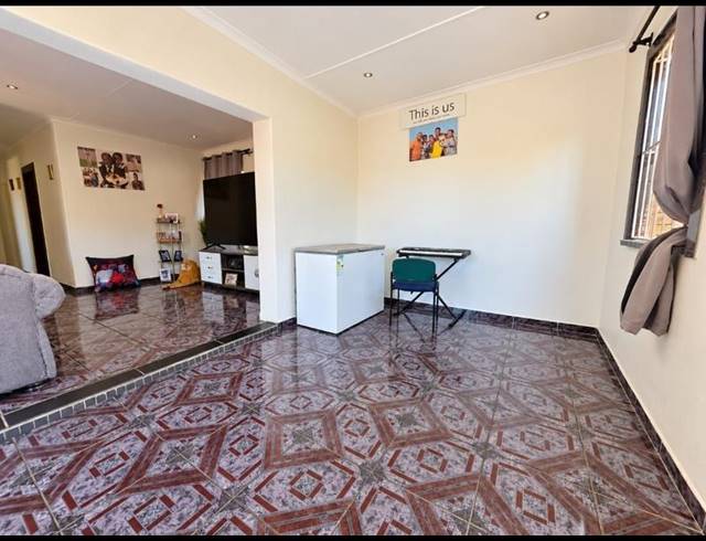 4 BEDROOM TOWNHOUSE FOR SALE IN BROMHOF